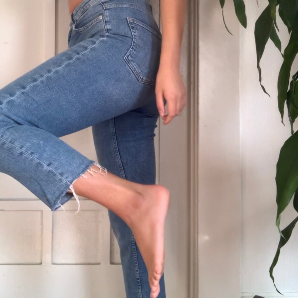 High Waisted Cropped & Frayed Jeans